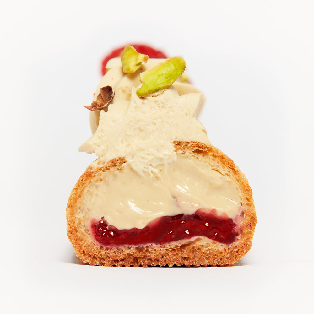 Pistachio And Raspberry Eclair 4282